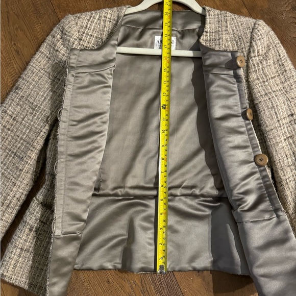 Armani beige tweed cropped jacket sz4 - Picture 5 of 9